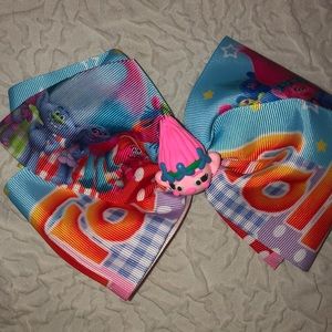 Trolls bow